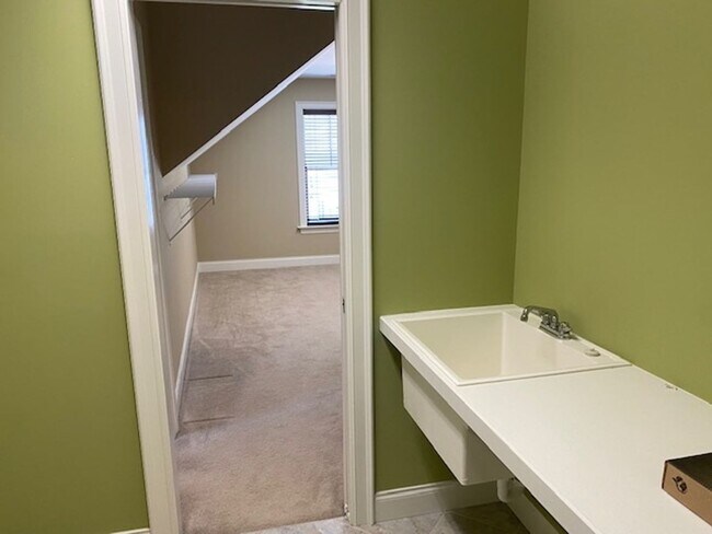 Building Photo - 1352 Legendary Ln