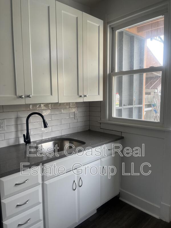 Building Photo - 418 Mitchell Ave