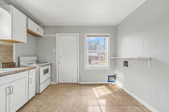 Building Photo - Cozy Home, Minutes from Texas Tech & Downt...