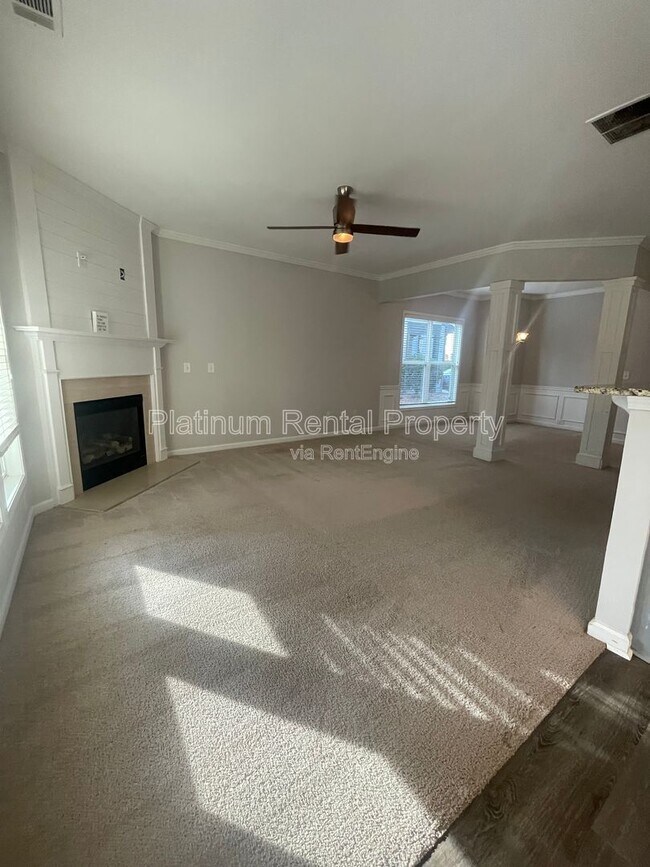 Building Photo - 5545 Weddington Dr