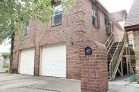 Building Photo - 902 Euclid St