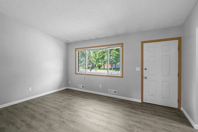 Building Photo - 14840 Dallara Ave