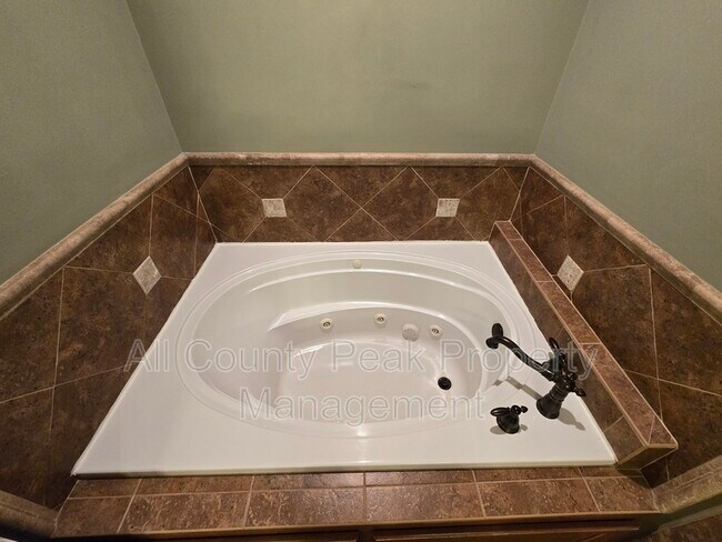 Building Photo - 216 Shady Ridge Ln