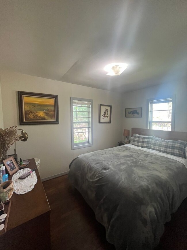 Building Photo - Cozy 2 Bed/1 Bath House, Park Like Setting...