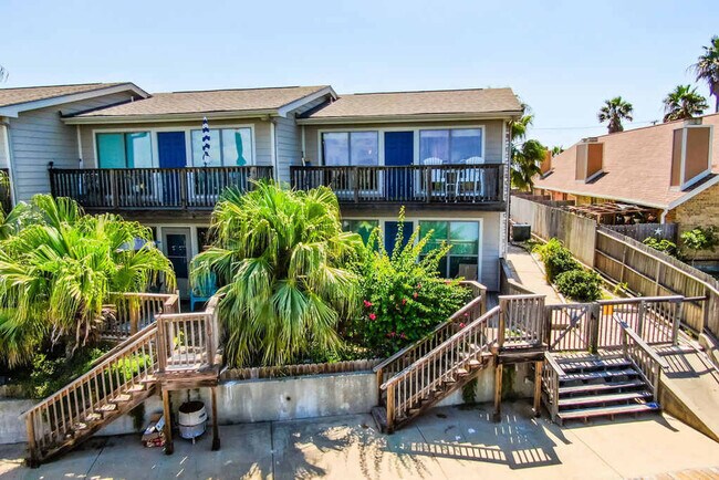 Building Photo - 15209 Leeward Dr