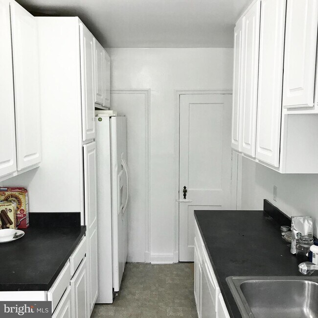 Building Photo - 121 Nunnery Ln