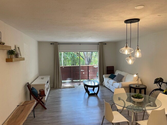 Building Photo - "Charming 1-Bedroom Oasis with Spacious Living in the Heart of Coral Gables!"