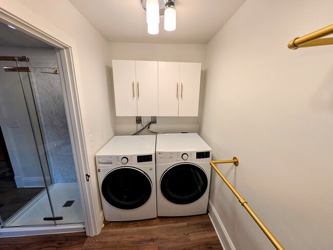 Building Photo - 517 1st Ave W
