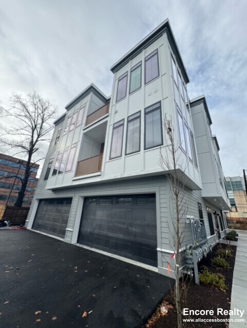 Building Photo - 157 Everett St