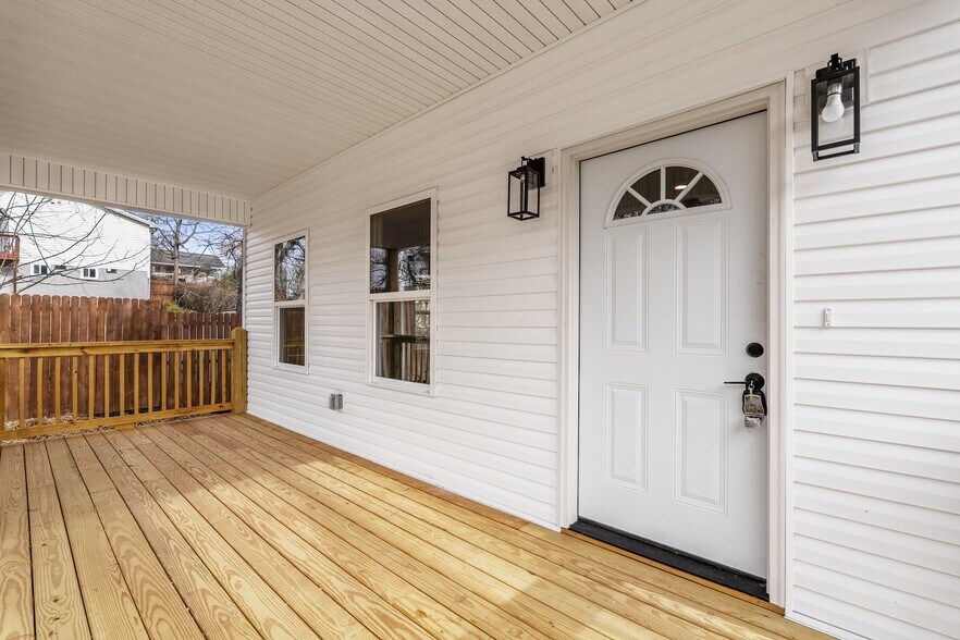 Building Photo - 4621 Julian St