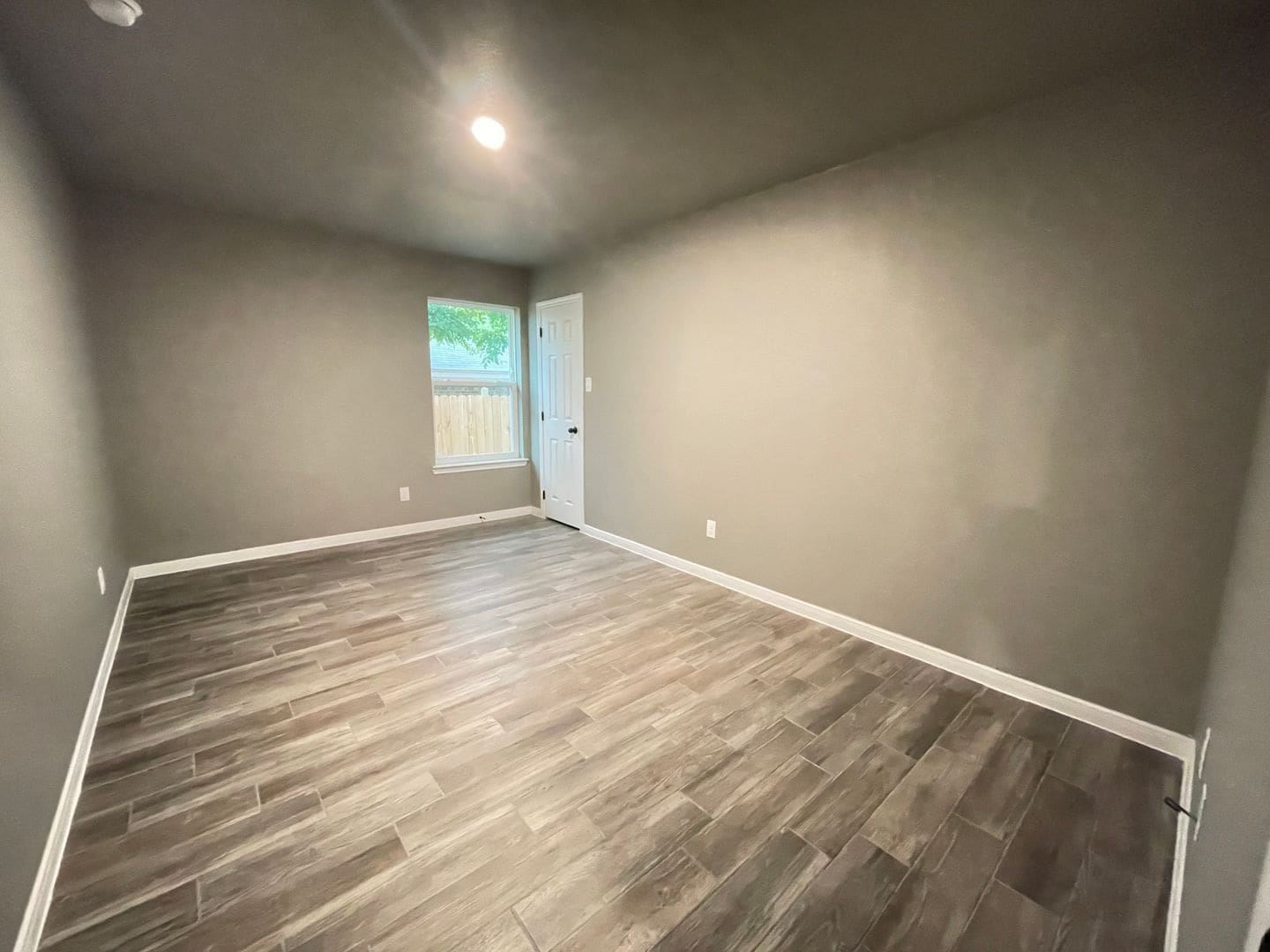 Building Photo - 208 W Beeline Ln