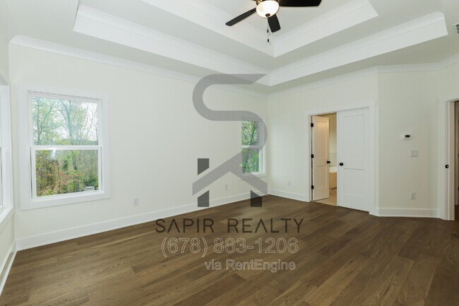 Building Photo - 3374 Lee Dr