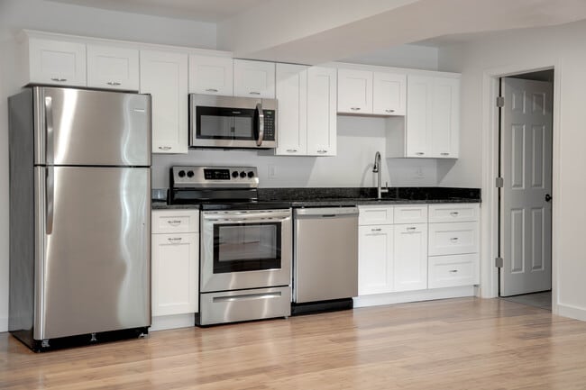 Building Photo - 541 Main St