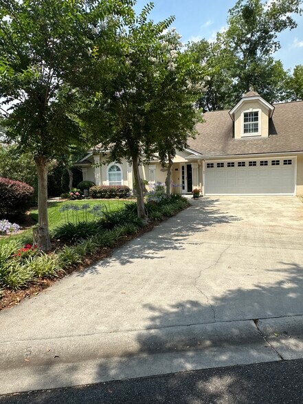Primary Photo - 14 Pipers Pond Ln