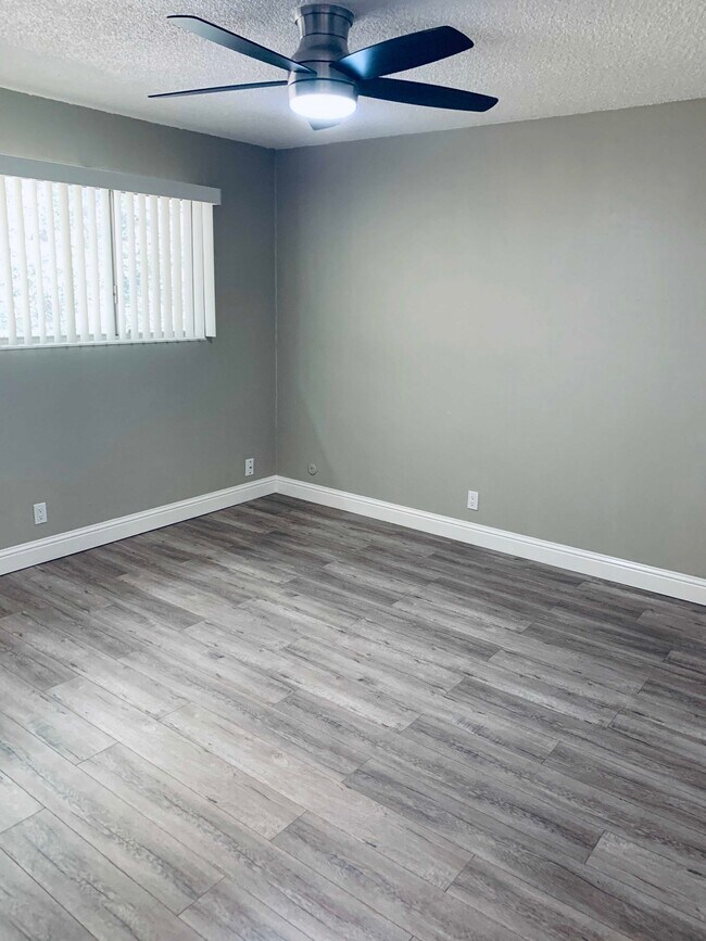 Building Photo - 8019 Greenridge Dr