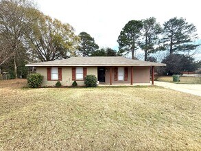 Building Photo - ** 4 Bed 2 Bath located in Montgomery East ** Call 334-366-9198 to schedule a self tour