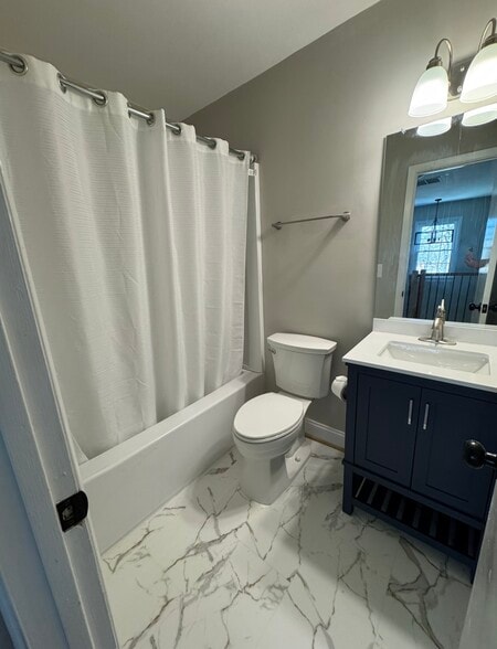 Shared bathroom - 202 Huntington Ln