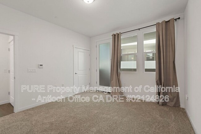 Building Photo - 2600 Wildflower Sta Pl