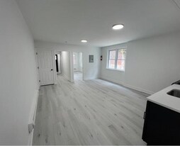 Building Photo - 2702 W 7th St