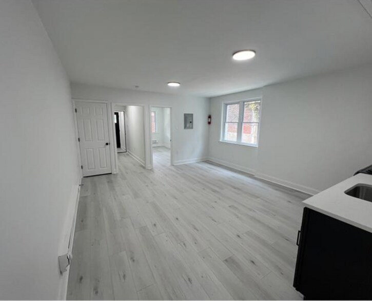 Primary Photo - 2702 W 7th St