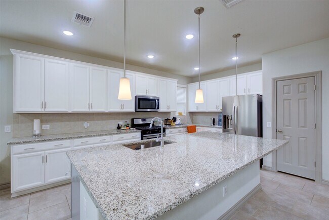 Building Photo - 9643 Thimbleweed Dr