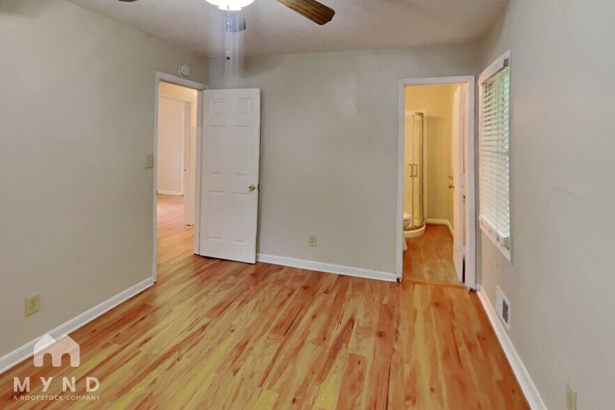 Building Photo - 2570 Rolling View Dr