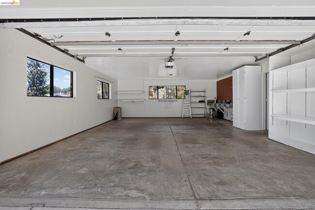 Building Photo - 525 Hampton Rd