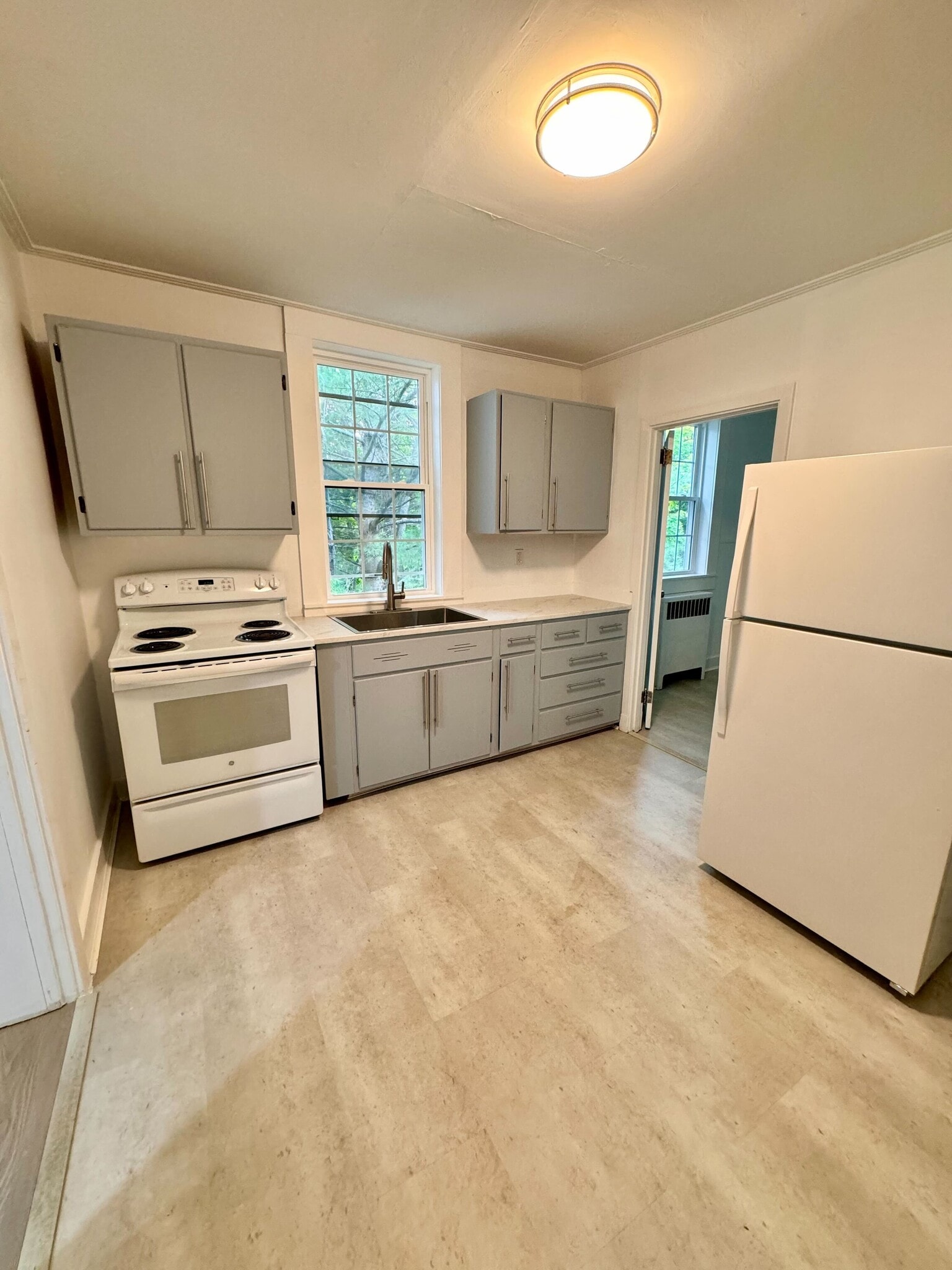 Building Photo - 40 Pond St