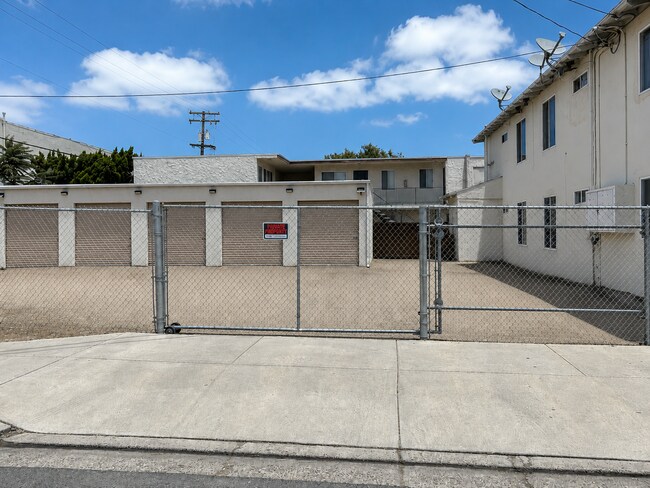 Building Photo - 396-396 Millar Ave