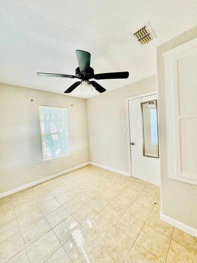 Building Photo - 2 Bedroom / 1 Bath Rental – Southside Neighborhood