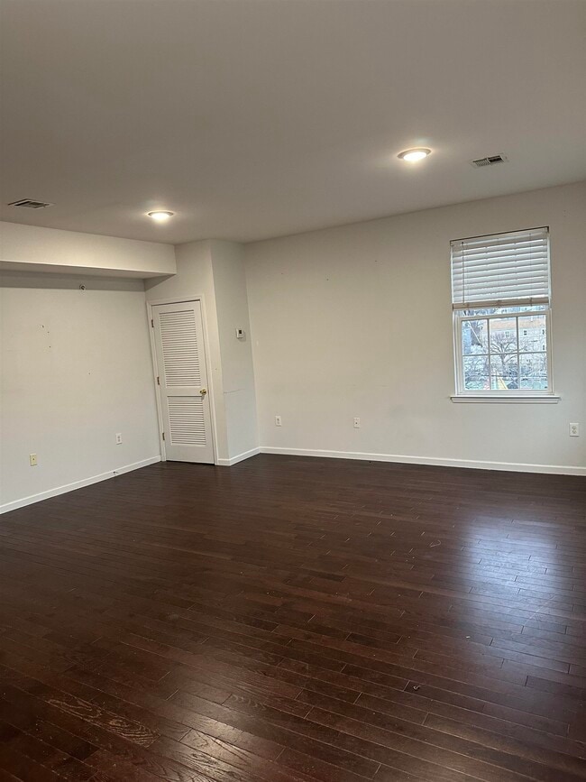 Building Photo - 231 Avenue C