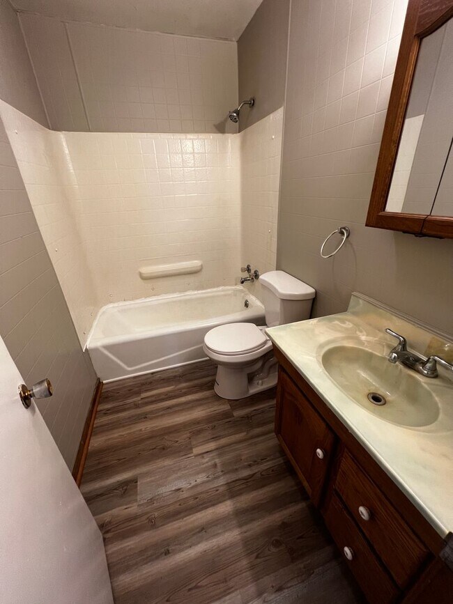 Building Photo - Cozy 3 Bedroom Home in Council Bluffs!