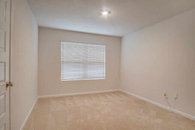 Building Photo - Season’s Savings! Spacious 5BR Near NAS – Military Half Deposit & $500 Off First Month!