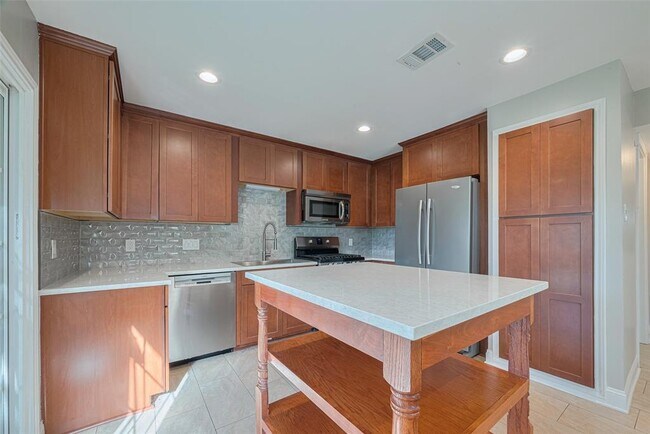 Building Photo - 15803 Locust Grove Dr
