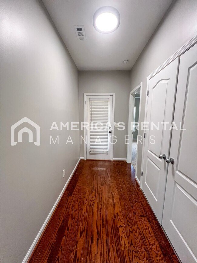 Building Photo - Beautifully Renovated Ranch-Style Home for Rent!!! View with 48 Hours Notice!