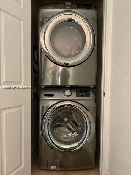 Building Photo - 3065 SE 1st Dr