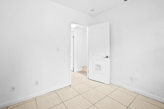 Building Photo - Spacious 3BR/1BA Single-Family Home – Central Miami