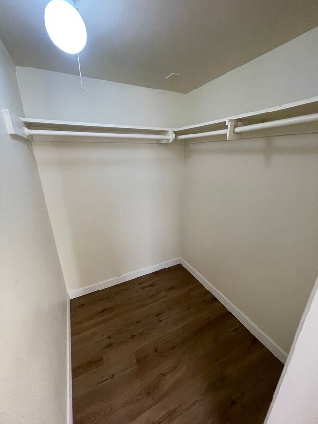 Building Photo - GLEN