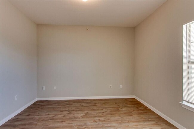 Building Photo - 2320 Gracy Farms Ln