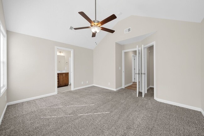 Building Photo - Pet Friendly Three Bedroom!