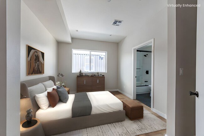 Building Photo - Sleek and spacious 4-bedroom, 4.5-bathroom...