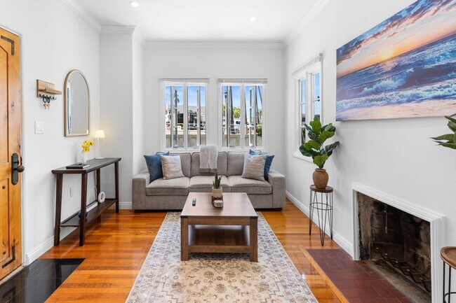 Building Photo - Charming 2 Bed 1 bath "fully furnished monthly rental" in La Jolla Village.