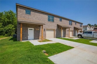 Building Photo - 1903 Azlin Pl