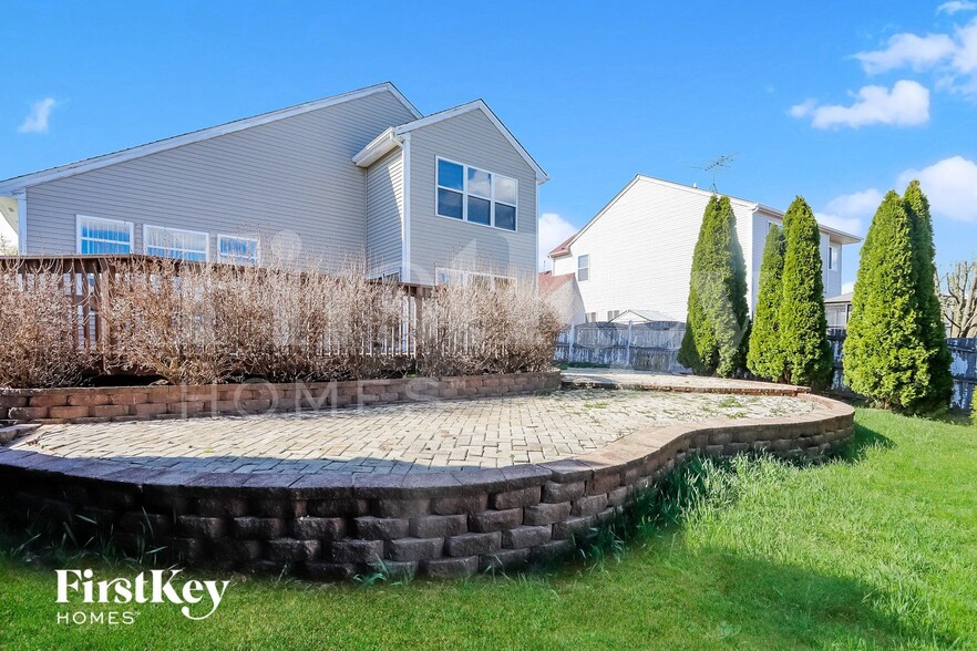 Building Photo - 2325 N Salem Ln