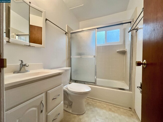 Building Photo - 2134 McGee Ave