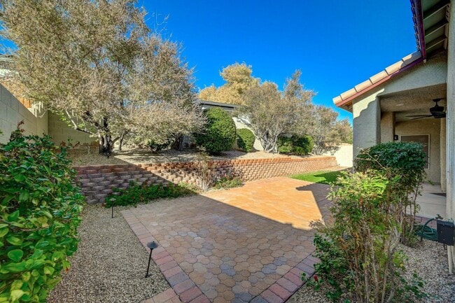 Building Photo - Marvelous Single Story, 3 Bedroom Home with NO HOA!