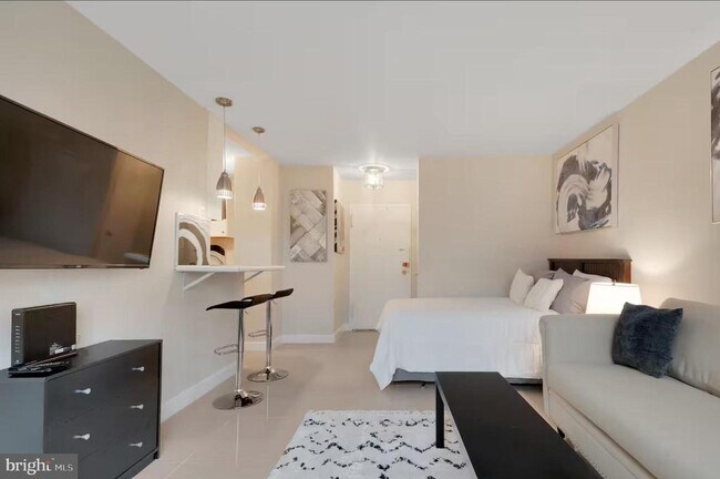 Building Photo - 1111 Arlington Blvd