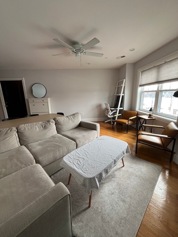 Building Photo - 563 Broadway