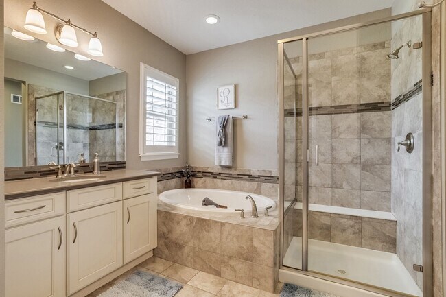 Building Photo - Large single family home in Central Park.