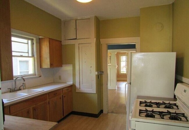 Building Photo - Beautiful 4-Bedroom Home in the Heart of Wallingford